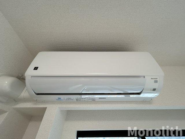 エタン・ロッシの設備