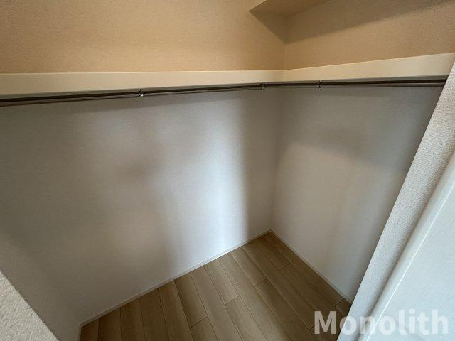 エタン・ロッシの収納