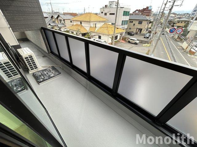 エタン・ロッシのバルコニー