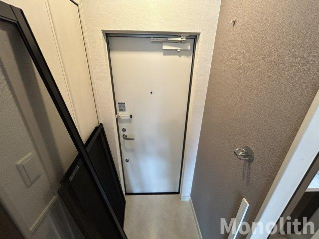 エタン・ロッシの玄関