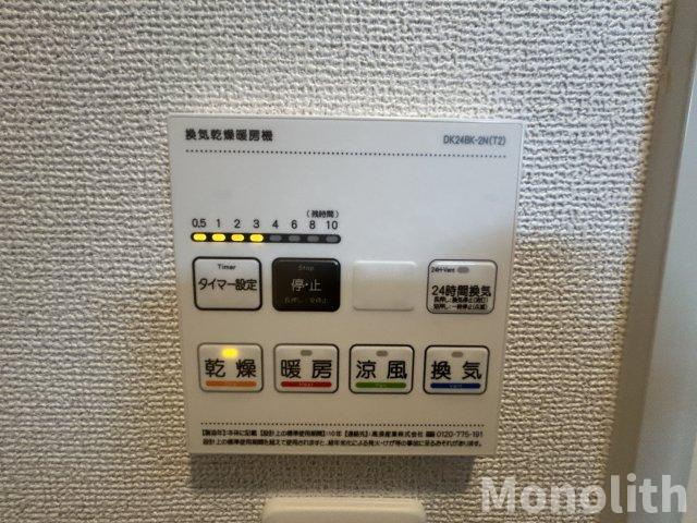 エタン・ロッシの設備