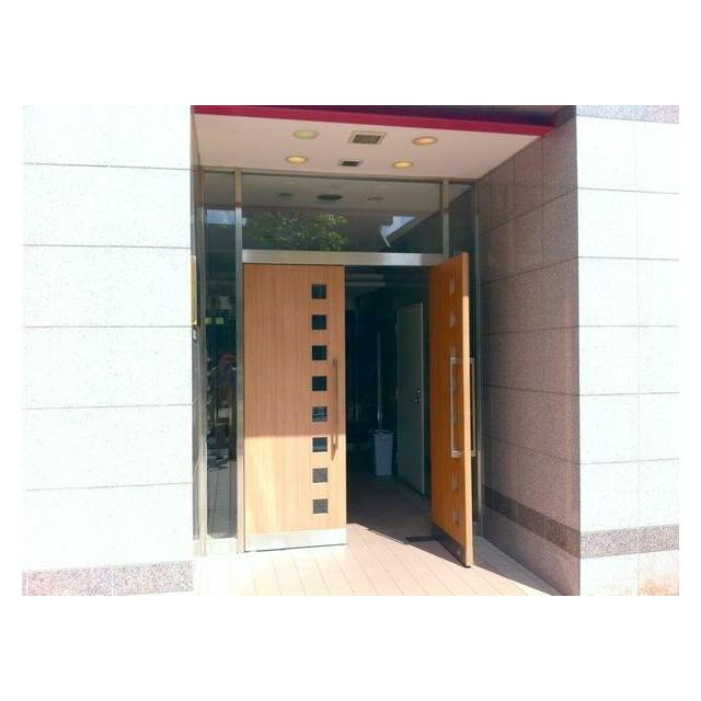 レガスタ東向島のエントランス