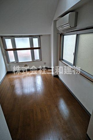 宮川ビルの居間・リビング