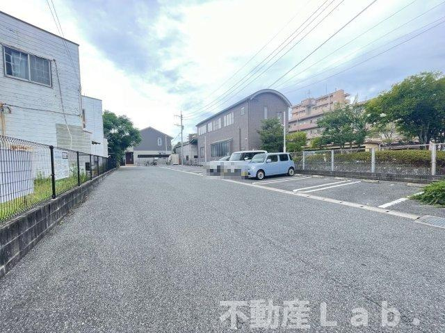 コンフィデンスKS近見の駐車場