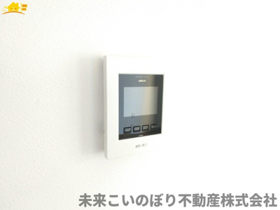 【防犯設備】 | 久喜市西大輪5丁目中古戸建て | TVインターフォンは来訪者の確認にとても便利で安心です。
録画システム付きなので、留守時の確認も可能です。