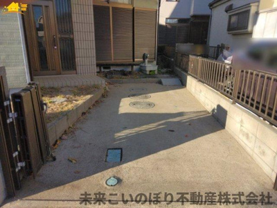 【駐車場】 | 久喜市西大輪5丁目中古戸建て | 駐車場があるので、車を買う予定の方も安心です