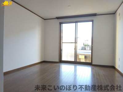 【居間・リビング】 | 久喜市西大輪5丁目中古戸建て | 解放感のある広々LDKで大切な家族との時間が過ごせます。