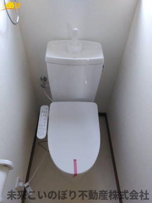 【トイレ】 | 久喜市西大輪5丁目中古戸建て | シンプルな機能を搭載したトイレ。家族みんなが使う場所だからこそ清潔にこだわりたいですね。