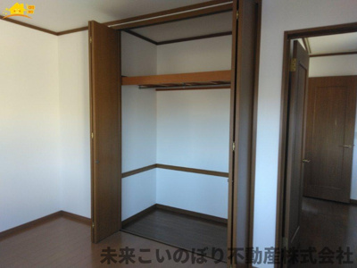 【収納】 | 久喜市西大輪5丁目中古戸建て | たっぷり収納力のあるクローゼットです！
余計な家具を置かずに済みます！