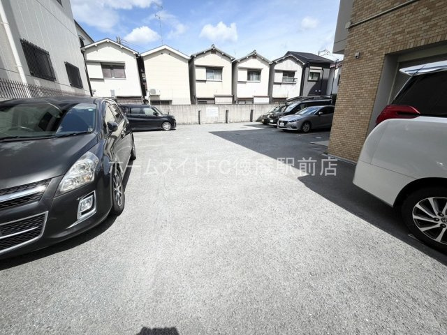オリエントマンションの駐車場