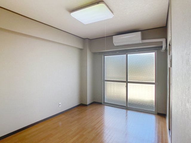 千歳山マンションの洋室