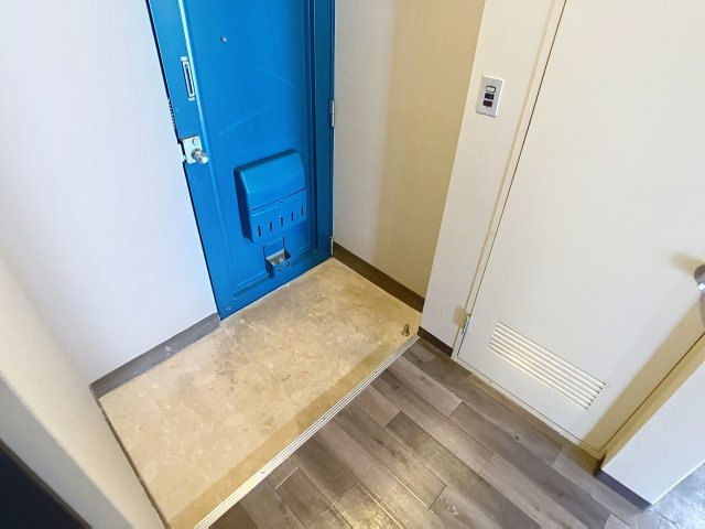 千歳山マンションの玄関