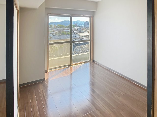 千歳山マンションの洋室