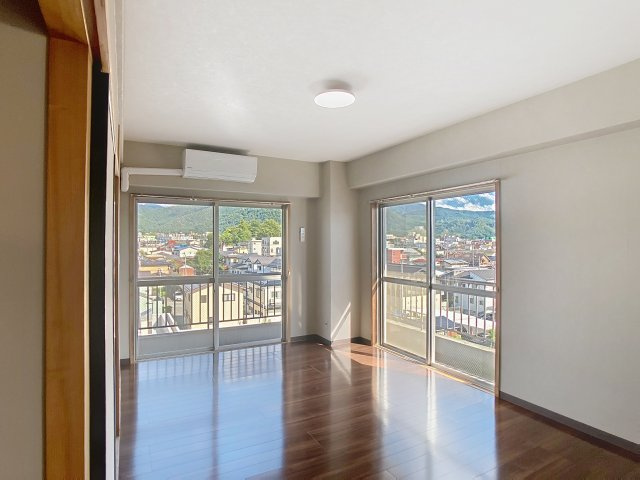 千歳山マンションの居間・リビング