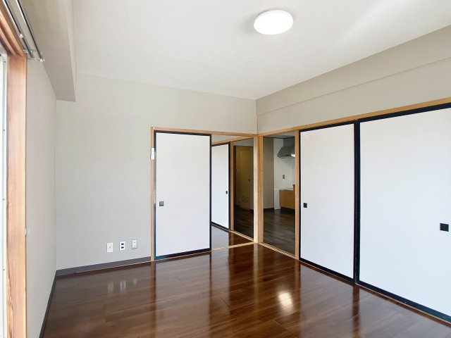 千歳山マンションの洋室