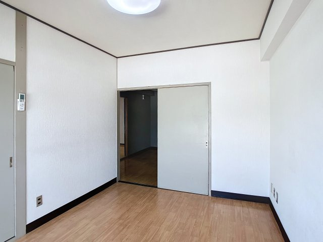 千歳山マンションの洋室
