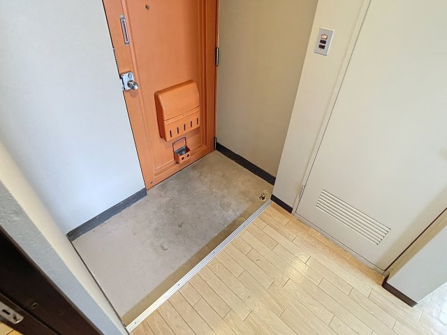 千歳山マンションの玄関