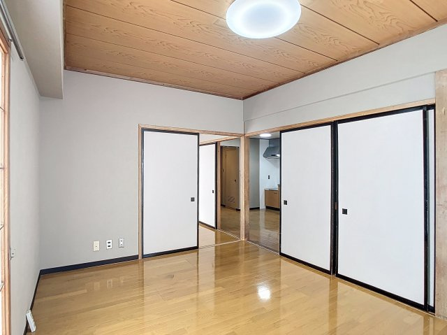 千歳山マンションの居間・リビング