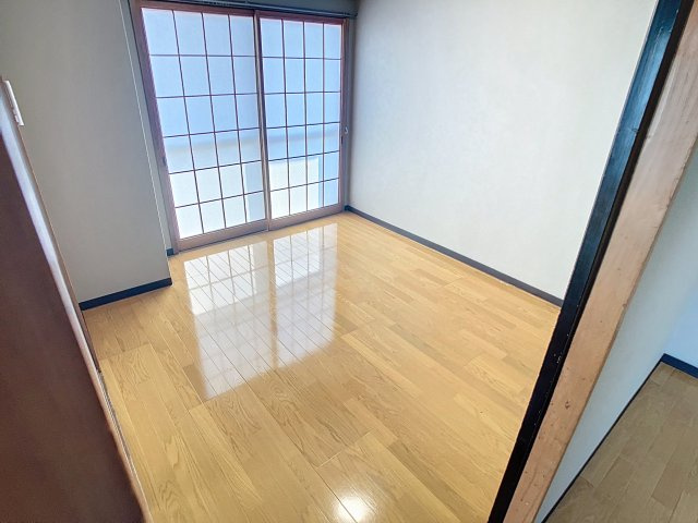 千歳山マンションの洋室