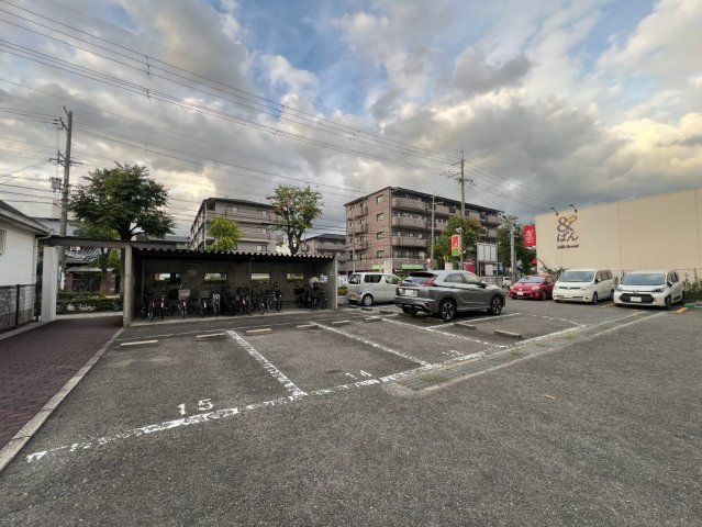 メゾン辻の駐車場