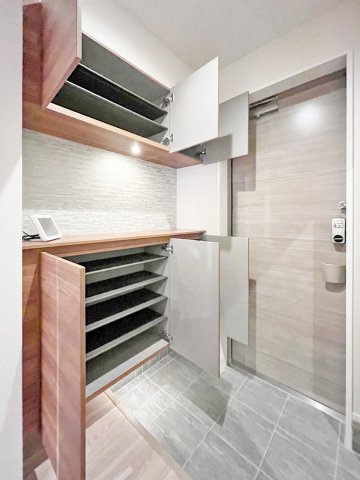 アルビオン　コートの玄関