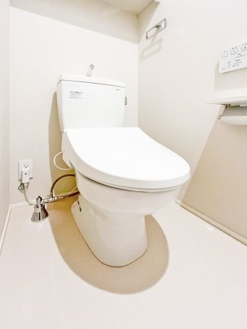 アルビオン　コートのトイレ|温水洗浄便座♪上部に収納棚有り