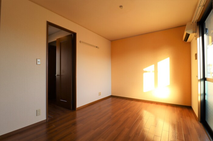 コージーコートの居間・リビング