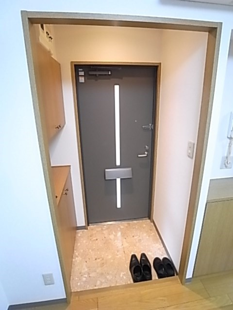 中野ビルの玄関