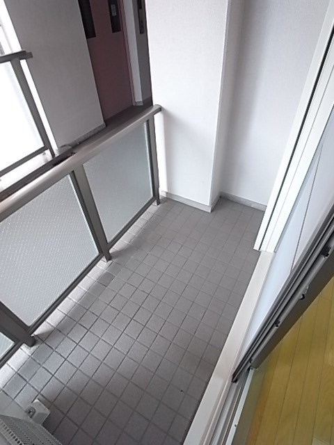 中野ビルのバルコニー