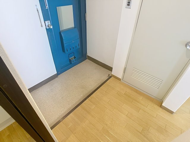 千歳山マンションの玄関