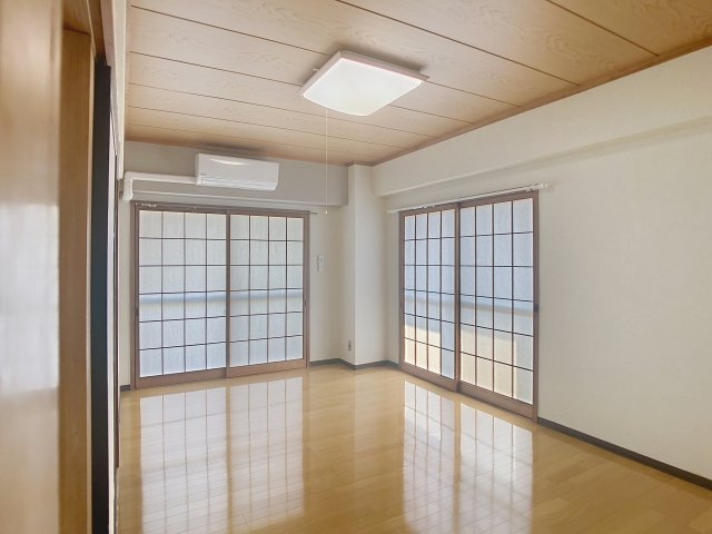 千歳山マンションの洋室