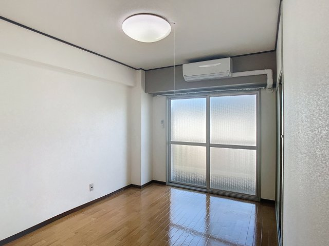 千歳山マンションの洋室
