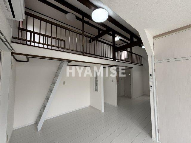 ロイヤルハウス目代の居間・リビング