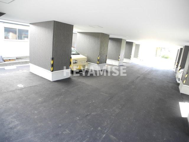 フォレスト旭の駐車場