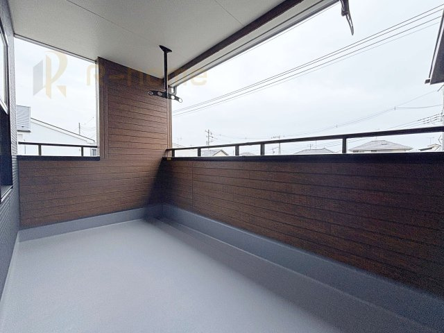 水戸市見川12期　新築戸建て　1号棟のバルコニー|急な雨でも安心のインナーバルコニー♪忙しいご夫婦も大満足♪
