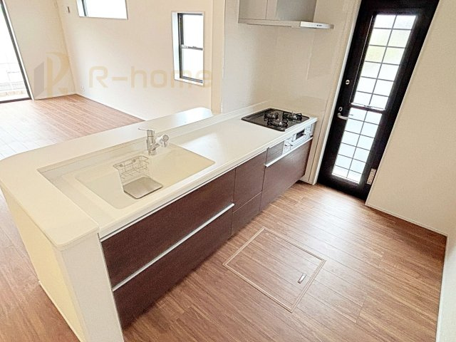 水戸市見川12期　新築戸建て　1号棟のキッチン|料理をしながら家族とコミュニケーションが取れる対面式システムキッチン。