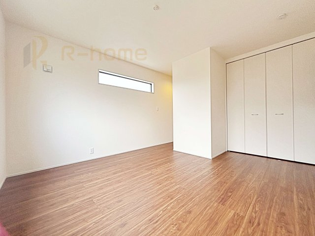 水戸市見川12期　新築戸建て　1号棟の洋室|収納便利なウォークインクローゼット付きの洋室♪
明るく風通しの良いお部屋です♪