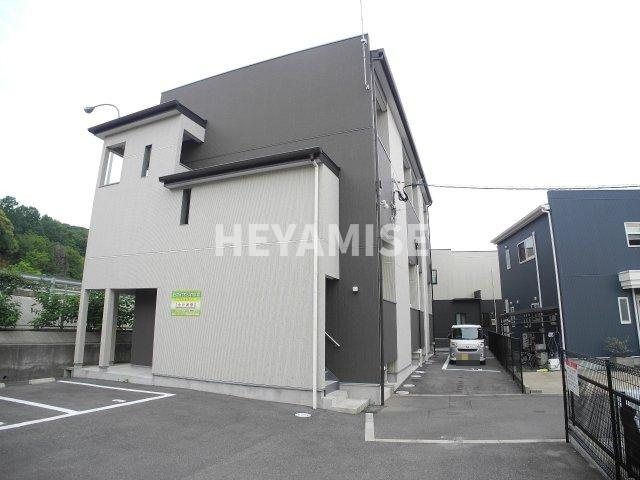 エステートサトウ12の駐車場