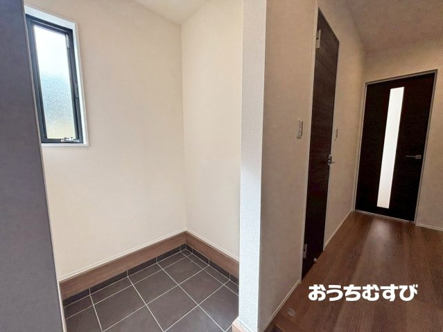 春日井市桃山町定野(全3棟)の玄関