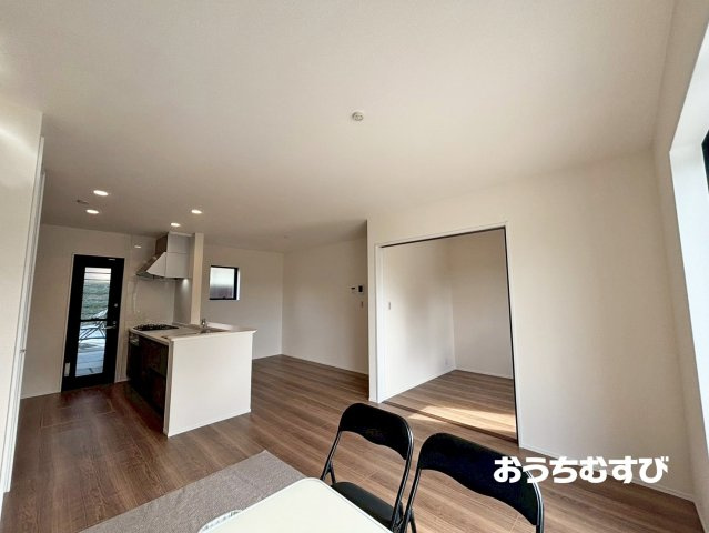 春日井市桃山町定野(全3棟)の居間・リビング