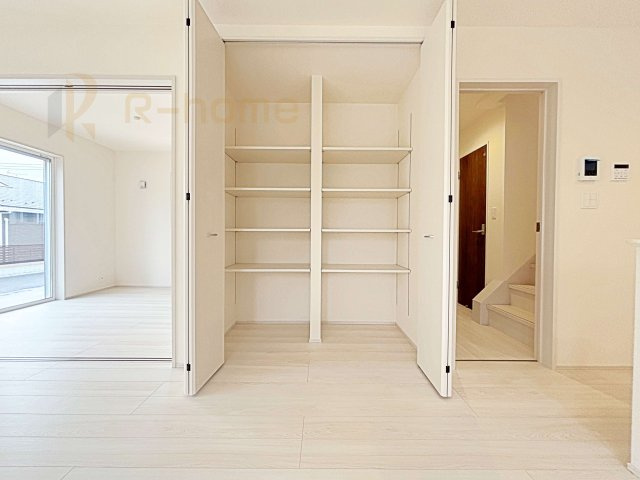 水戸市見川12期　新築戸建て　2号棟の収納|掃除道具などの収納に便利なリビングクローゼット♪