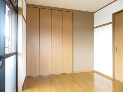 【洋室】 | ガーデンフラット | 南洋室