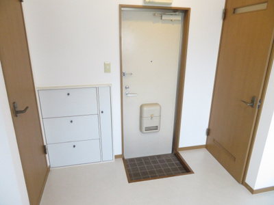 【玄関】 | ガーデンフラット | シューズボックスあり