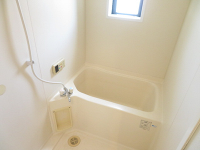 【浴室】 | ガーデンフラット | 追い炊き機能・窓あり