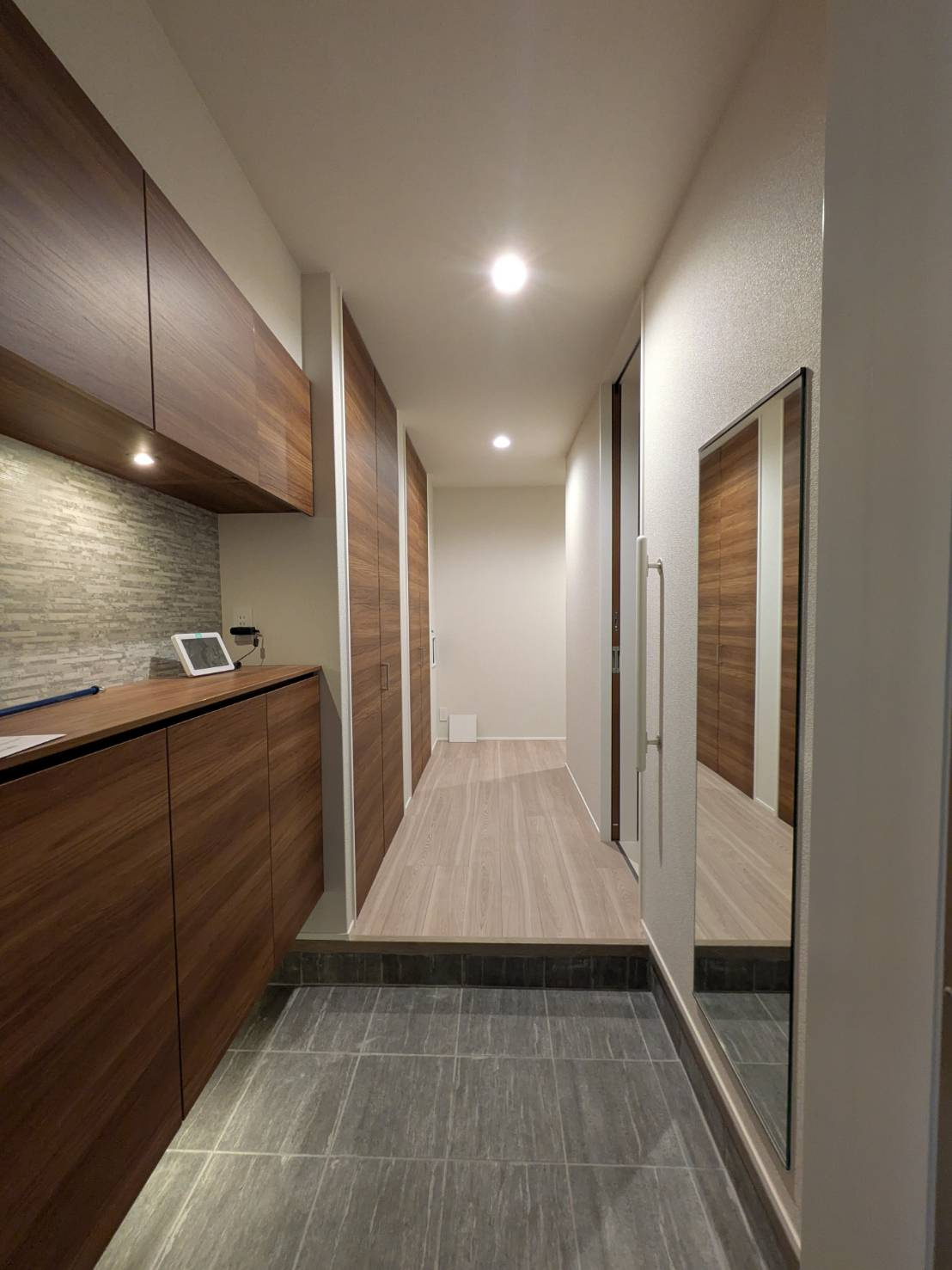 アルビオン　コートの玄関|全身ミラー♪大容量のシューズBOX