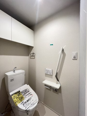 アルビオン　コートのトイレ|温水洗浄便座♪上部に収納棚有り