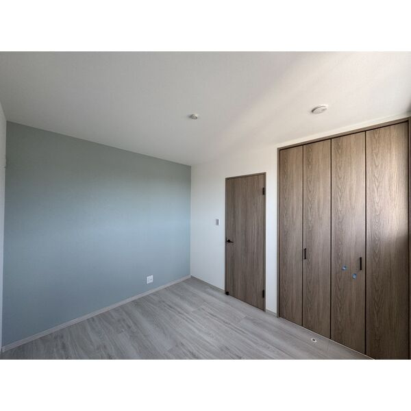 池島町戸建の洋室