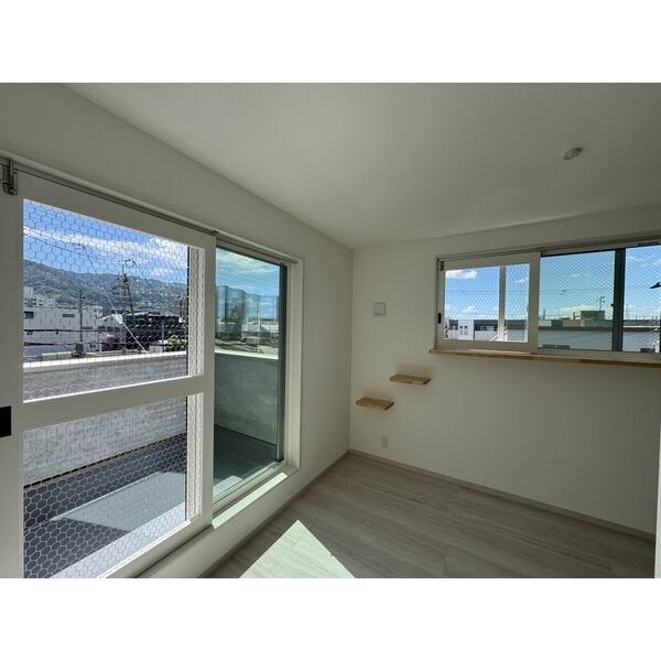 池島町戸建の洋室