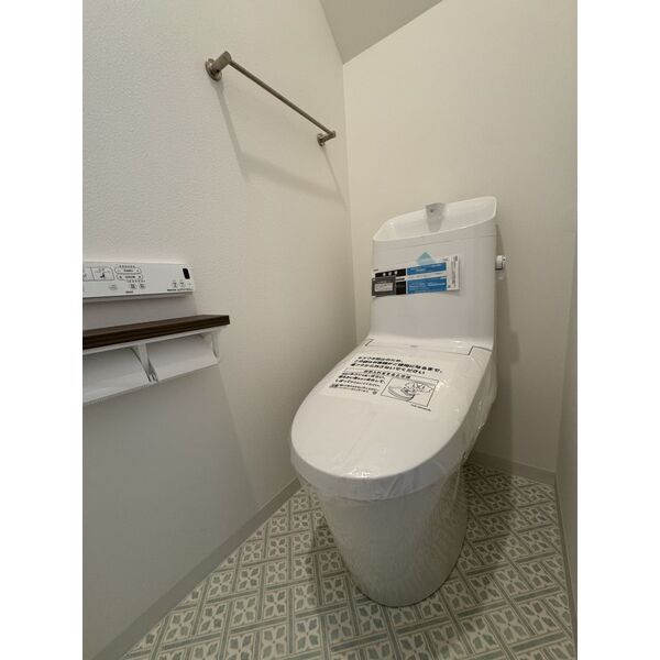 池島町戸建のトイレ
