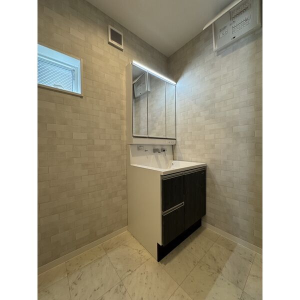 池島町戸建の独立洗面台